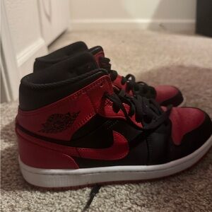 Jordan 1 Mid 'Banned'